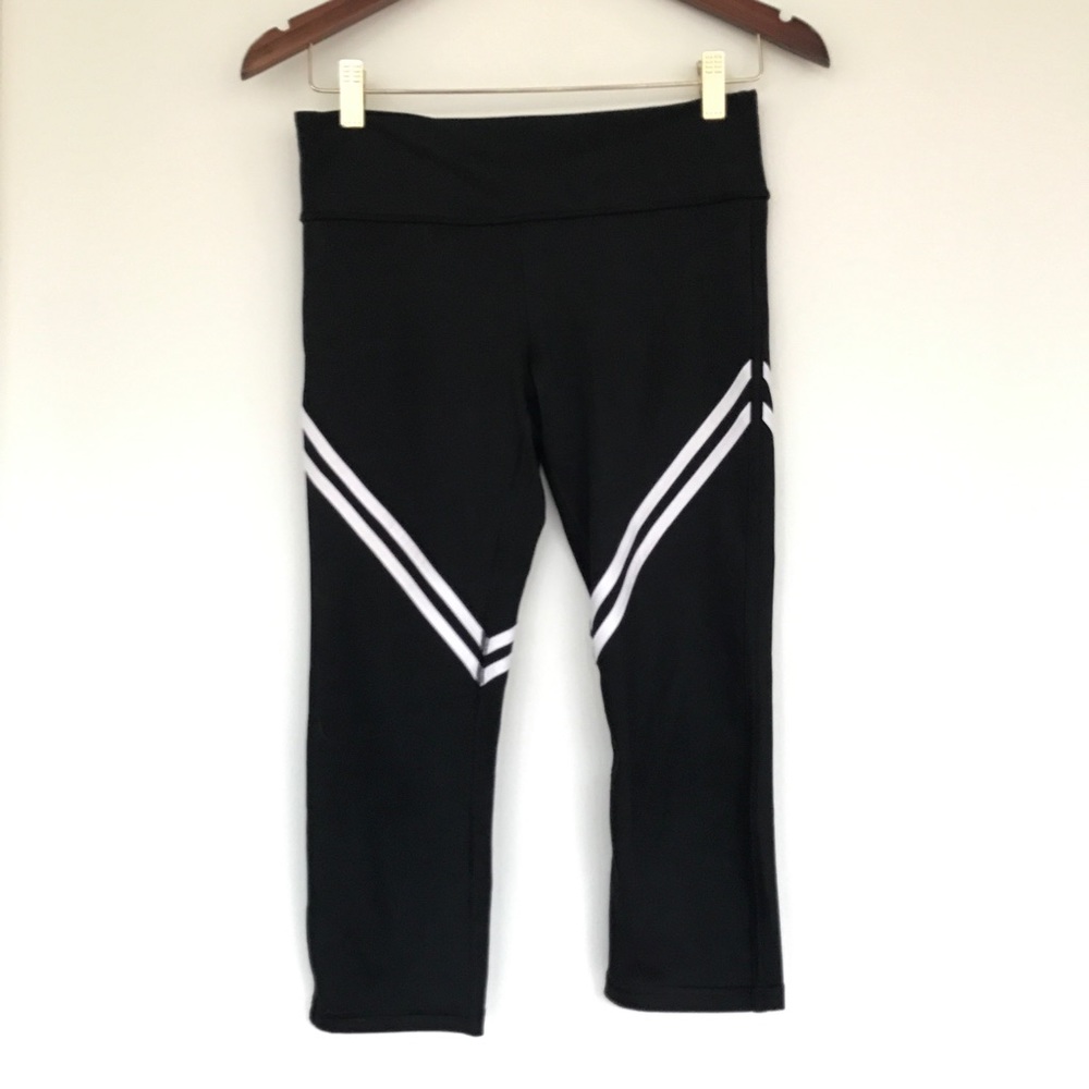 NWOT GAP Fit Blackout Capri Legging
